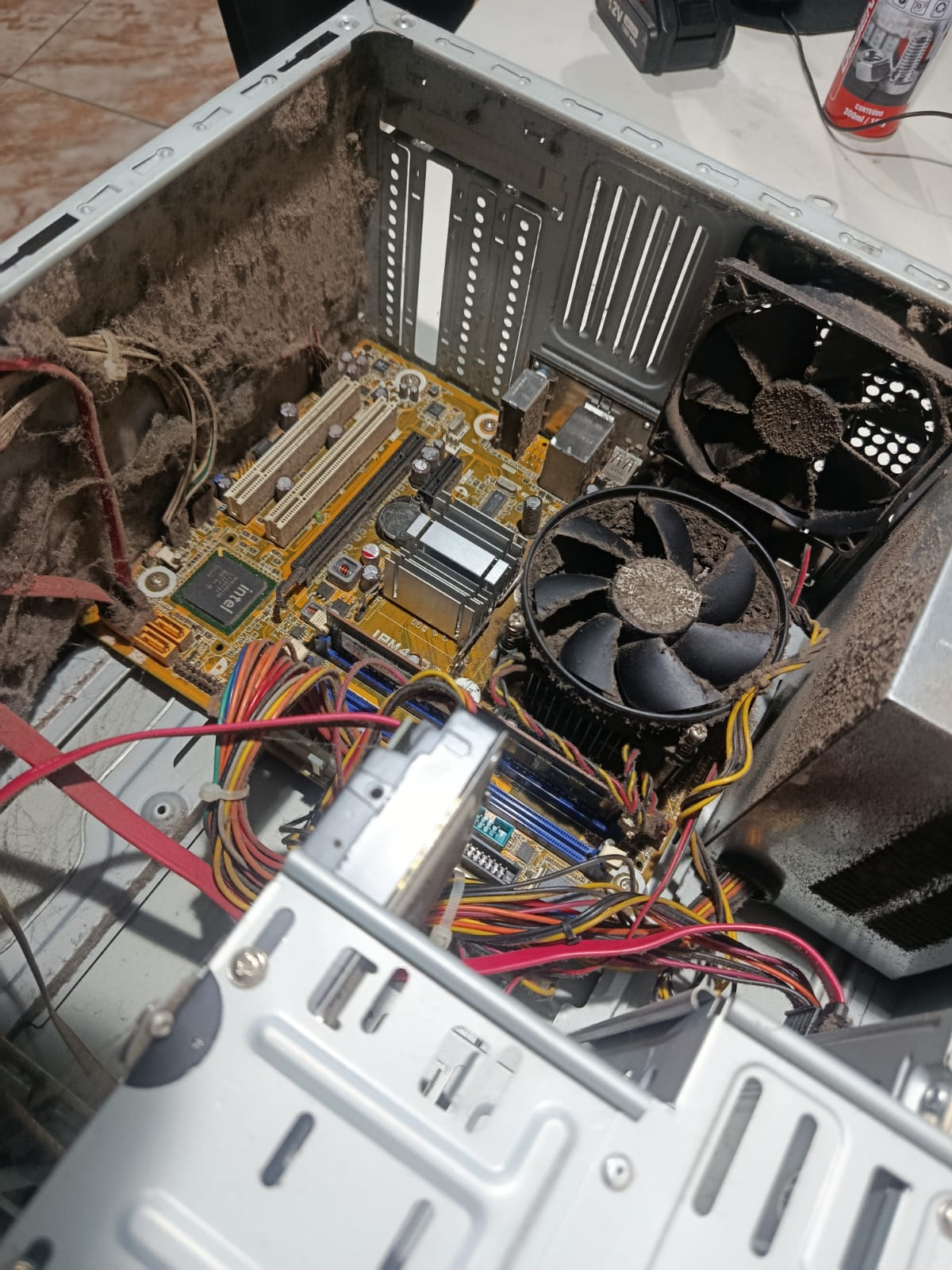 Manutenção preventiva de desktop com limpeza interna